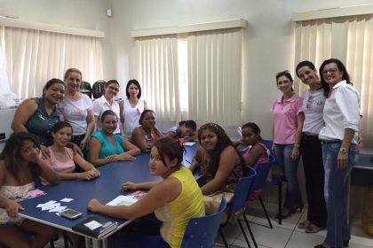 47282-cras-ruth-filgueiras-tambem-recebeu-orientacoes-da-rede-feminina-de-combate-ao-cancer