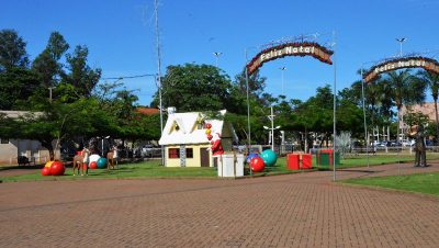 48270-decoracao-natalina-na-area-central