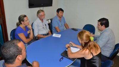 49061-secretario-recebe-visita-da-diretoria-da-feiratres