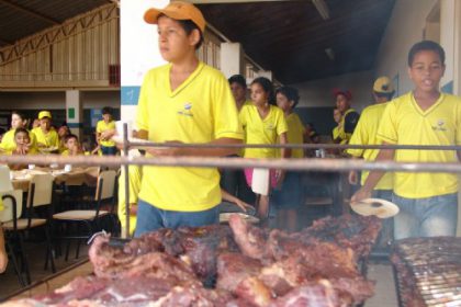 507-escola-comemora-dia-da-crianca-com-churrasco