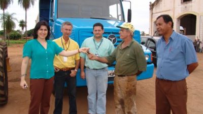 553-prefeitura-reforma-caminhao-e-motoniveladora