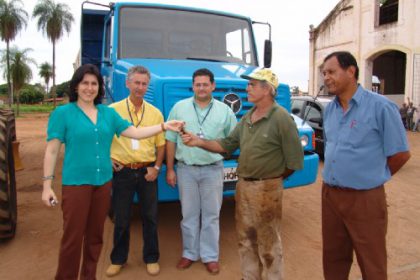 553-prefeitura-reforma-caminhao-e-motoniveladora