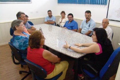 567-simone-discute-mudanca-de-local-da-feira-livre-com-feirantes