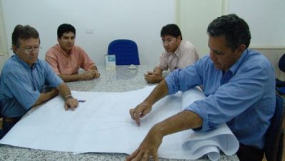 574-secretarios-e-assessores-conhecem-projeto-do-novo-aterro