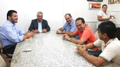 60358-reuniao-com-engenheiro-construcao-hospital-regional-4