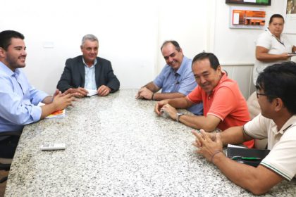 60358-reuniao-com-engenheiro-construcao-hospital-regional-4