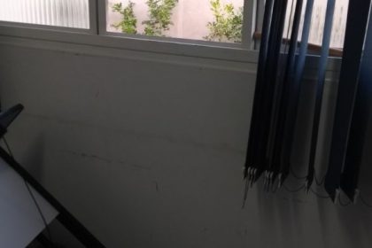 61866-janela-quebrada-pelo-autor-do-crime