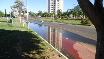 62145-vazamento-de-esgoto-ao-lado-da-lagoa