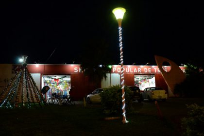 65266-decoracao-de-natal-shopping-popular-1