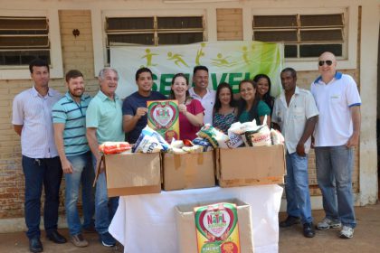 65892-entrega-de-arrecadacao-natal-solidario