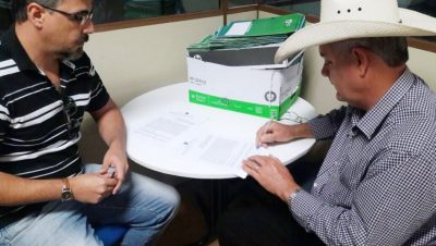 66275-assinatura-com-daniel-silva-tecnico-do-setor-de-convenios