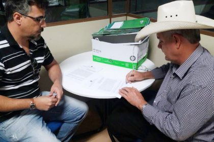 66275-assinatura-com-daniel-silva-tecnico-do-setor-de-convenios