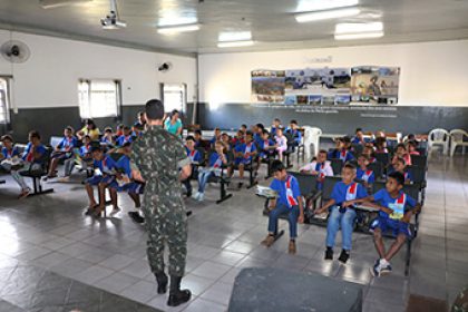 67854-eufrosina-pinto-visita-exercito-16-04-2018-16