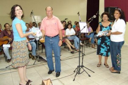 742-orquestra-e-coral-de-violeiros-em-festa