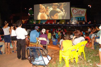 750-elektro-leva-cinema-a-2-mil-pessoas