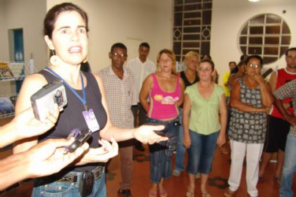 797-doacao-de-livros-marca-encerramento-de-feira