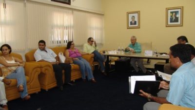 804-secretaria-de-industria-e-comercio-acompanha-empresarios-em-visita-a-camara-municipal