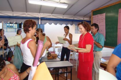 831-curso-gratuito-de-corte-e-costura-atende-215-pessoas