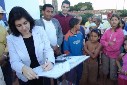 905-simone-anuncia-o-primeiro-asfalto-do-paranapunga