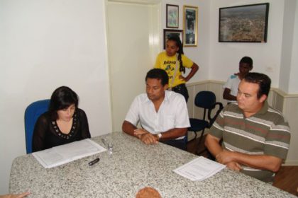 942-prefeita-assina-ordem-de-servico-para-iluminacao-publica