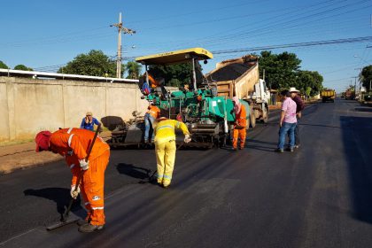 Prefeito acompanha obras