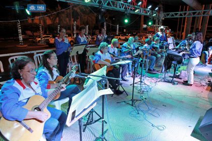 Serenata e Bazar de Natal 13-12 (10)